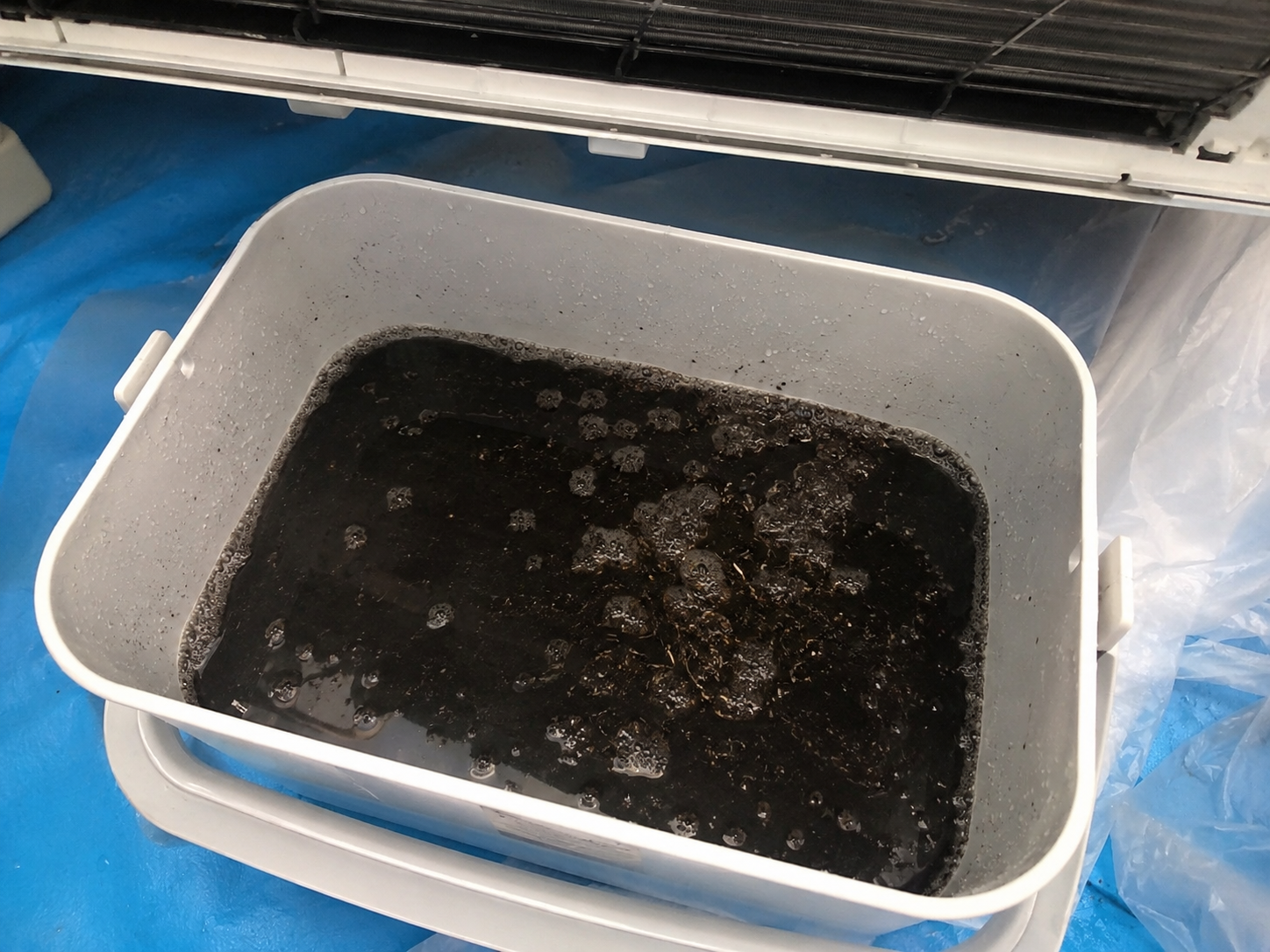 エアコン洗浄後の汚水